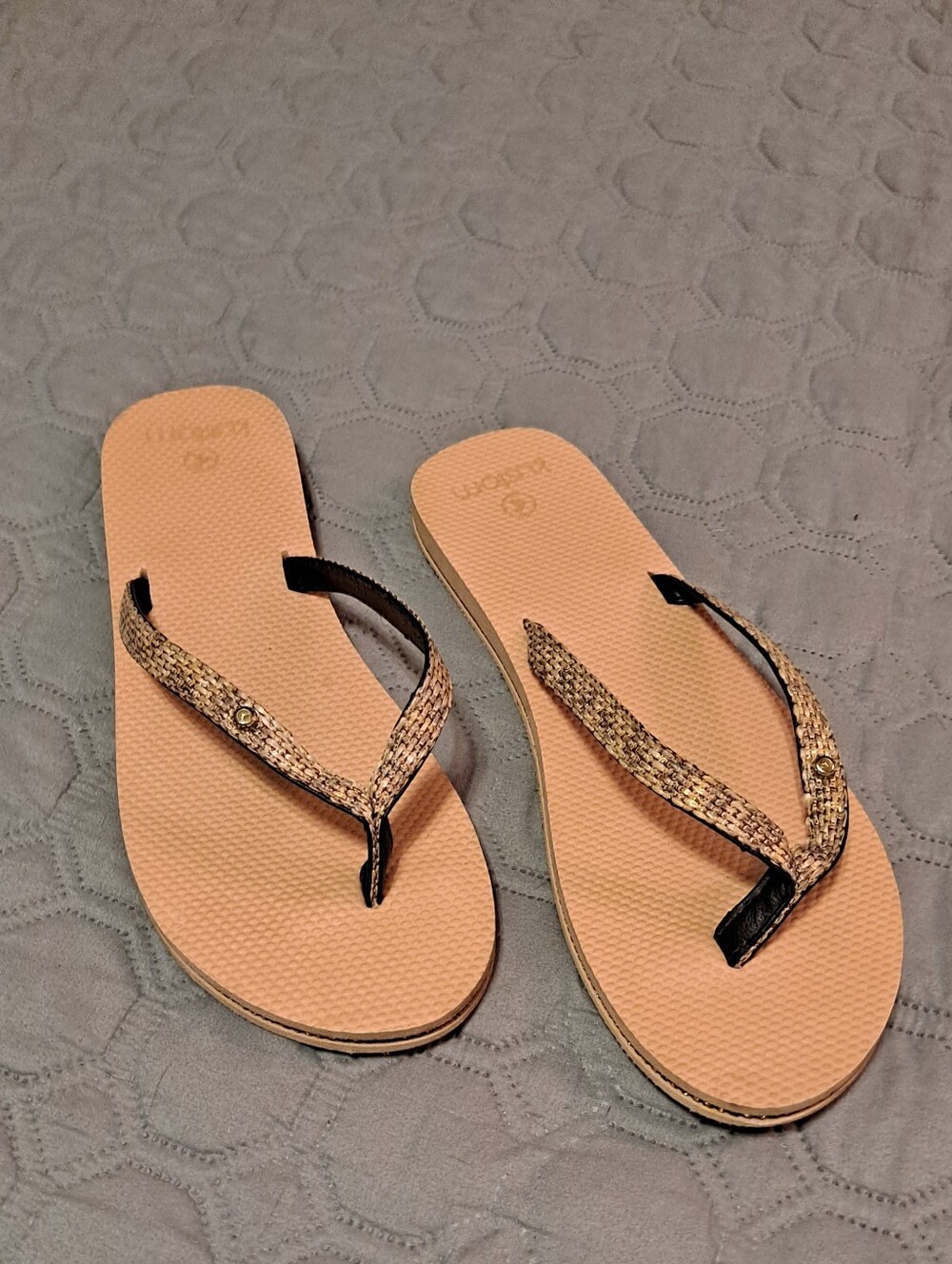 Kustom Women’s Tan Flip-Flop Sandals with Snake-Print Straps Size 9 - Picture 1 of 5